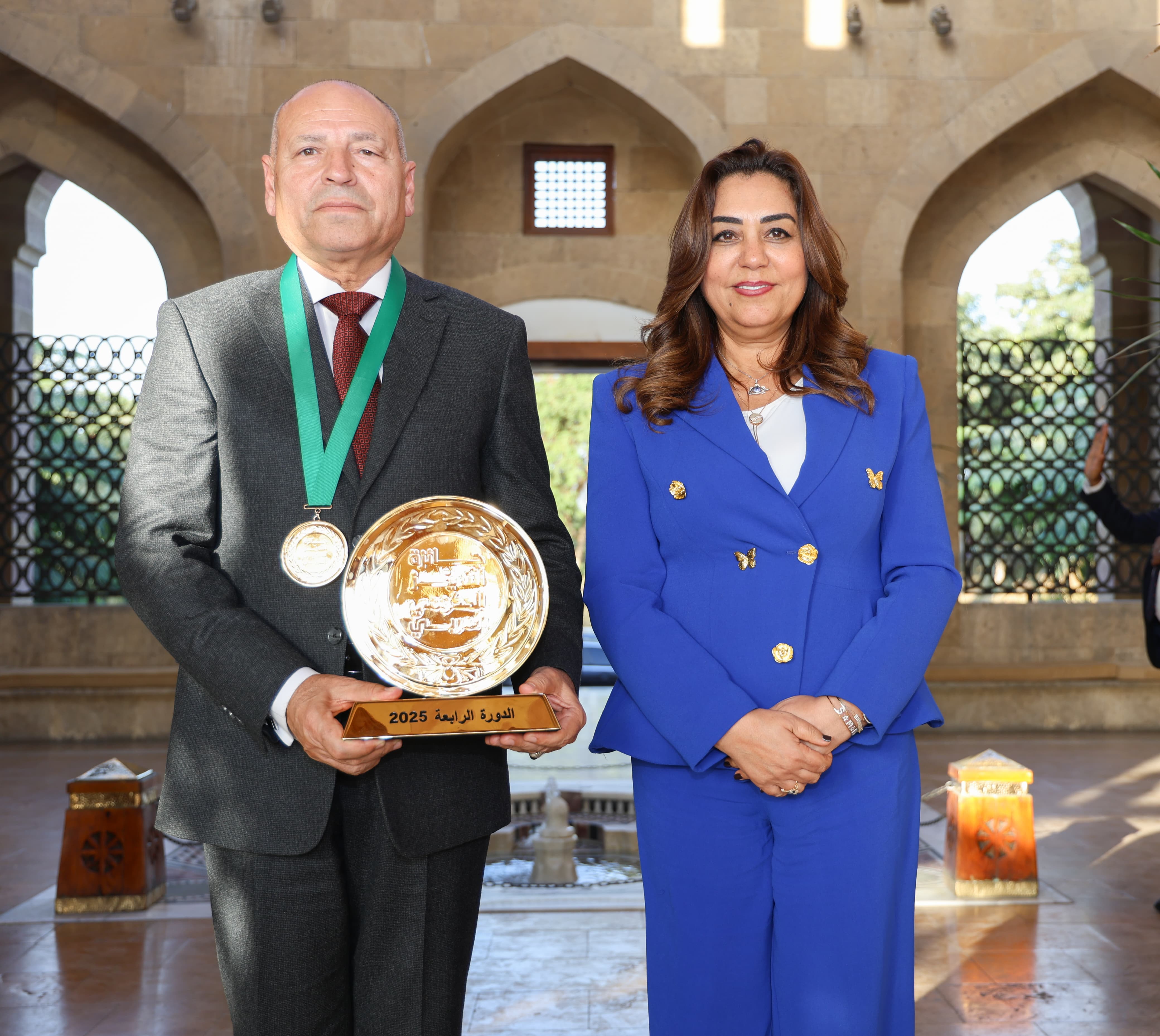 1764865460 820 وزيرة التنمية المحلية تبارك لمحافظ القاهرة على فوزه بجائزة أفضل