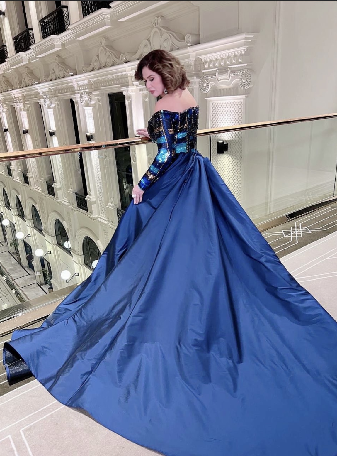 1764873761 234 إلهام شاهين بتتألق باللون الأزرق في مهرجان البحر الأحمر السينمائي