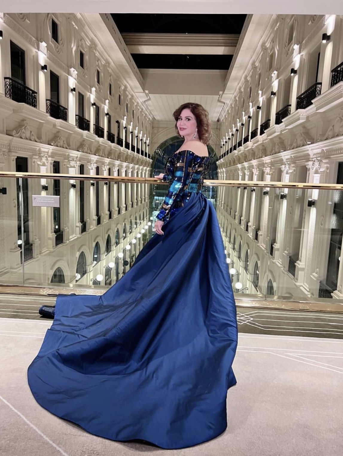 1764873761 7 إلهام شاهين بتتألق باللون الأزرق في مهرجان البحر الأحمر السينمائي