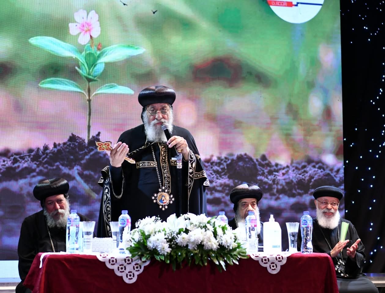 تخرج دفعة جديدة من معهد المشورة في المعادي مع البابا تواضروس 6 1764882162 388 تخرج دفعة جديدة من معهد المشورة في المعادي مع البابا