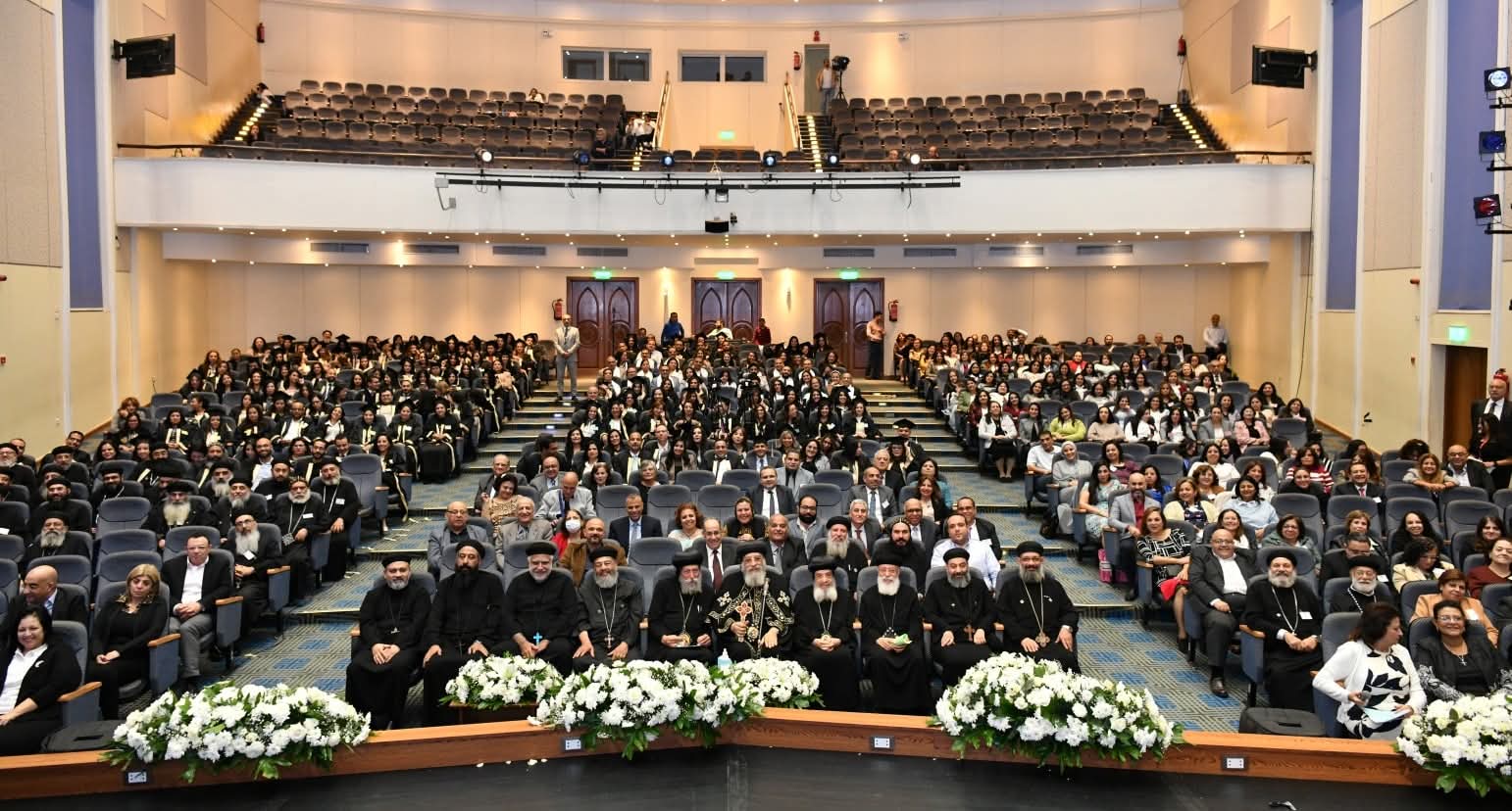 تخرج دفعة جديدة من معهد المشورة في المعادي مع البابا تواضروس 5 1764882162 553 تخرج دفعة جديدة من معهد المشورة في المعادي مع البابا