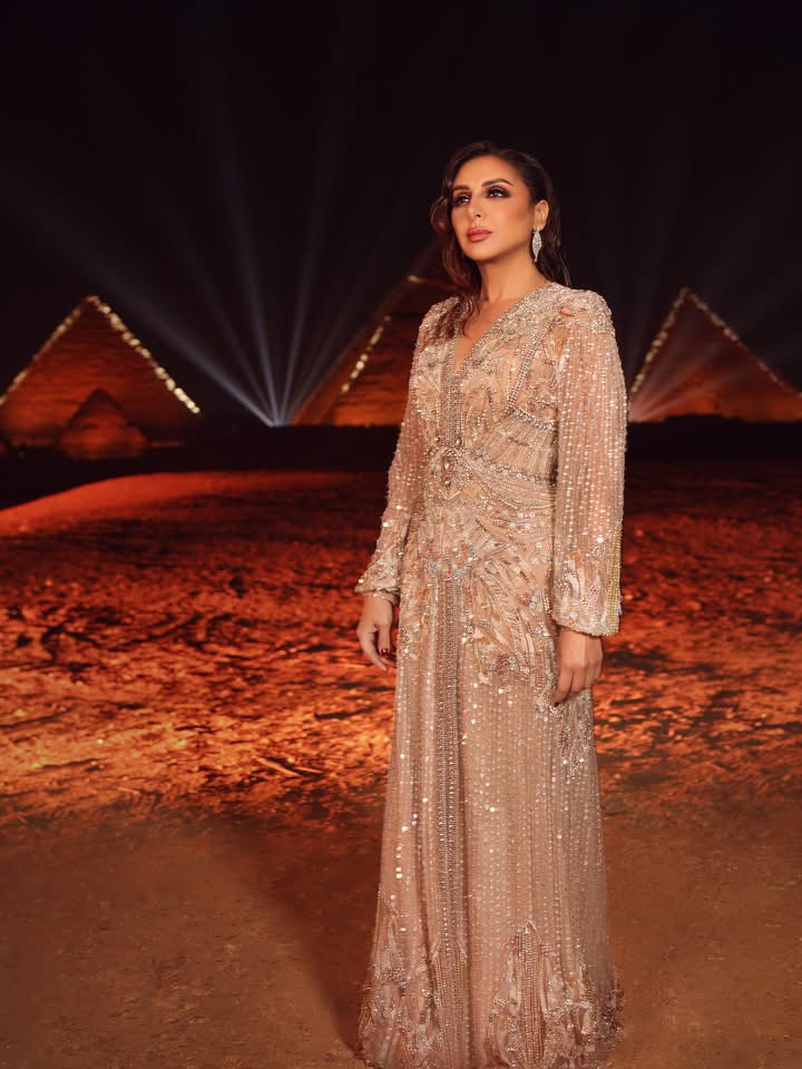 1764891632 430 أنغام بتحتفل بنجاح حفلتها قدام الأهرامات