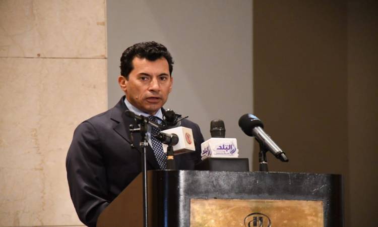 الدكتور <a href=