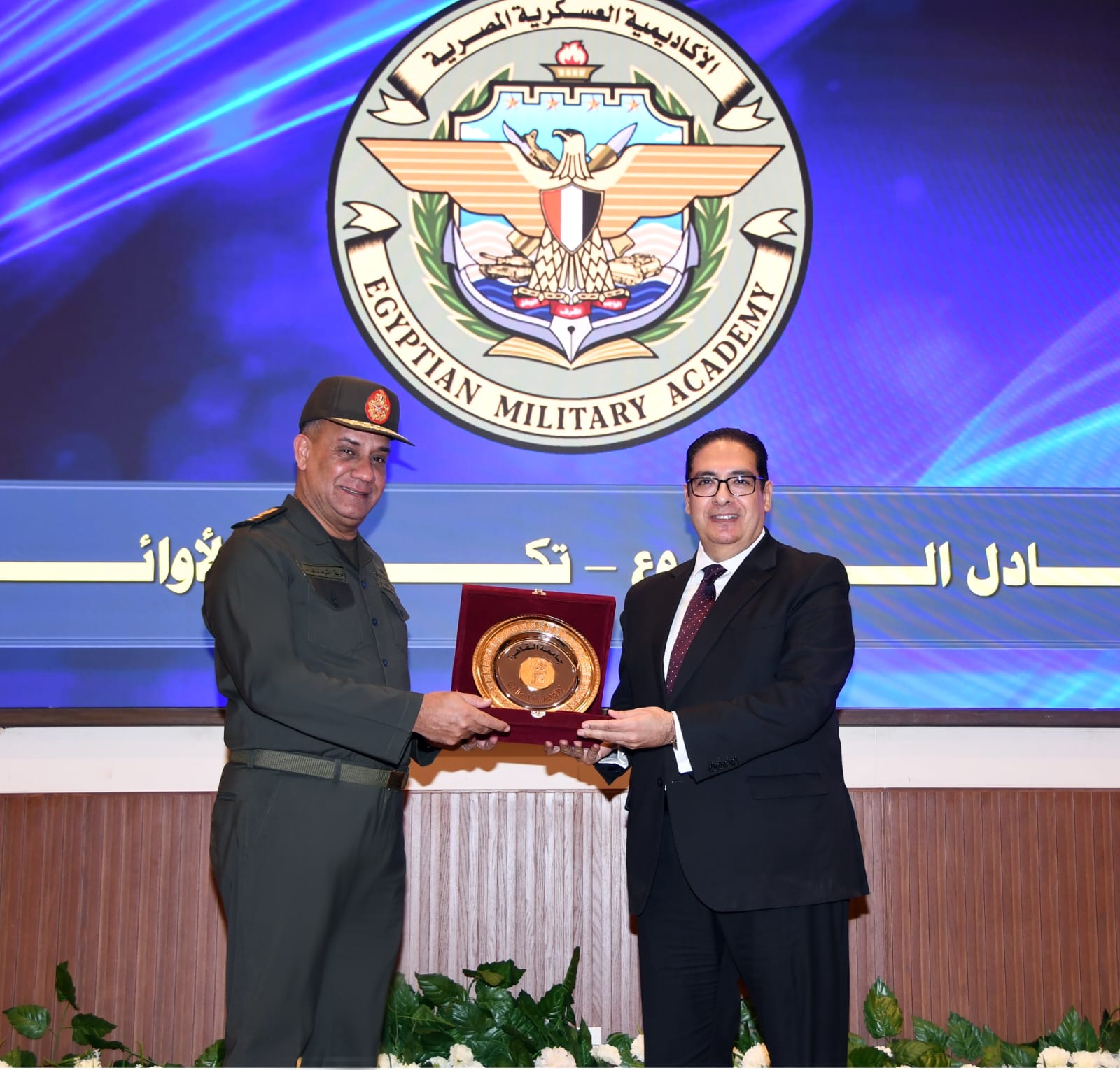 الأكاديمية العسكرية المصرية بتحتفل بتخرج طلبة جامعة القاهرة من دورة