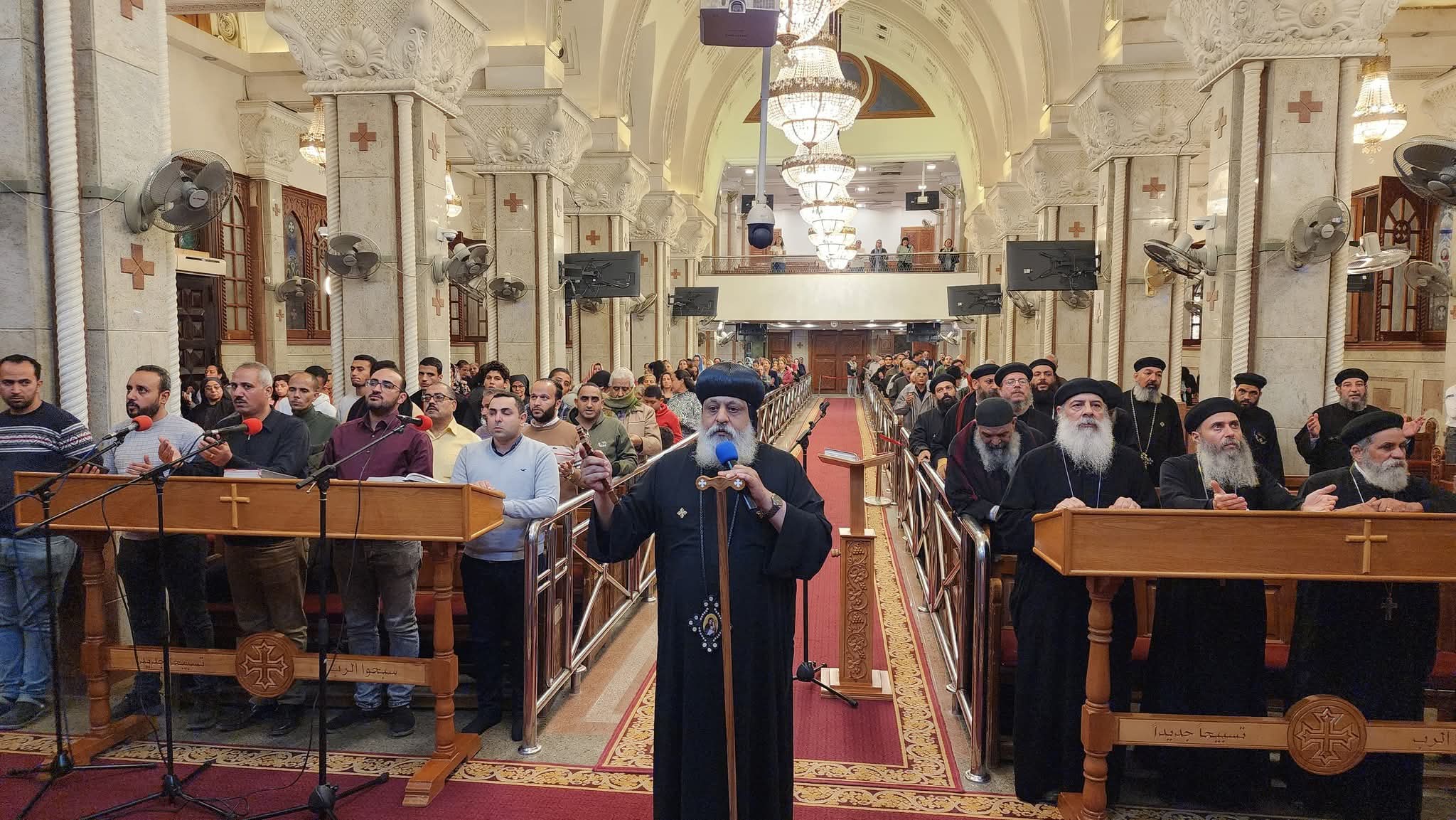 الأنبا ميخائيل بيصلي التسبحة الشهرية لشعب إيبارشية حلوان والمعصرة