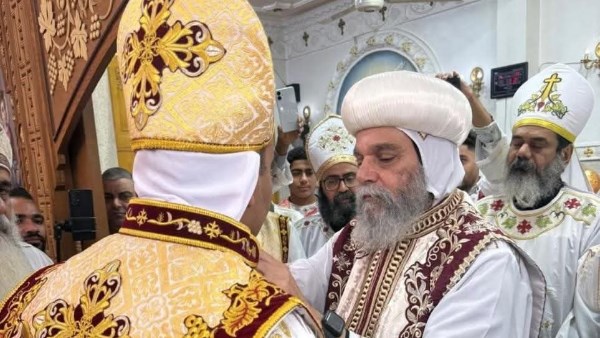 الأنبا بيشوي يرأس سيامة كاهن جديد بكنيسة العذراء والملاك ميخائيل