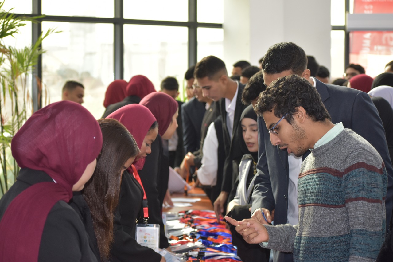 الجامعة الصينية تحتفل باليوم العالمي لنظم المعلومات الجغرافية صور