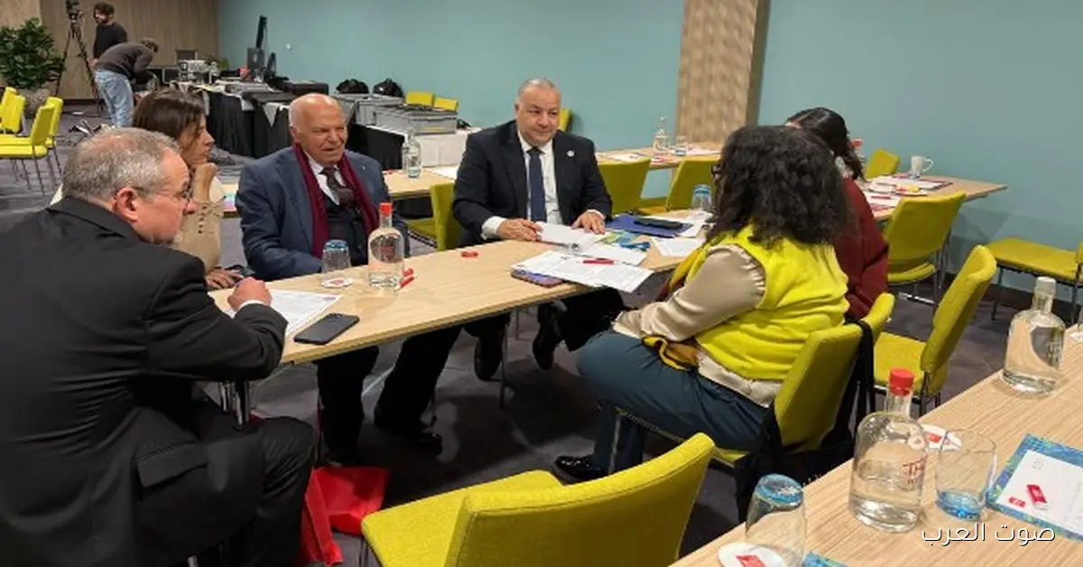 الزناتي يتكلم مع رئيسة وفد المعلمين الأمريكيين عن فرص التعاون معانا