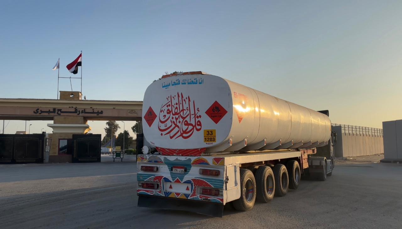 الهلال الأحمر يرسل القافلة رقم 87 زاد العزة لغزة