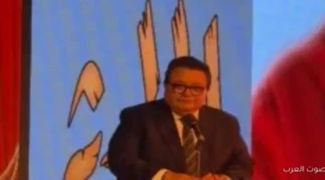 خالد جلال يهدي تكريمه من وزارة الثقافة لمراته وبناته في