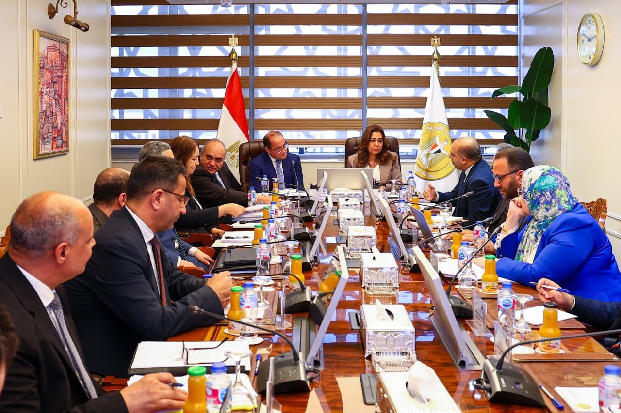 دعم المحافظات في تنفيذ المشروعات وزارة البيئة والمالية بتتناقش في