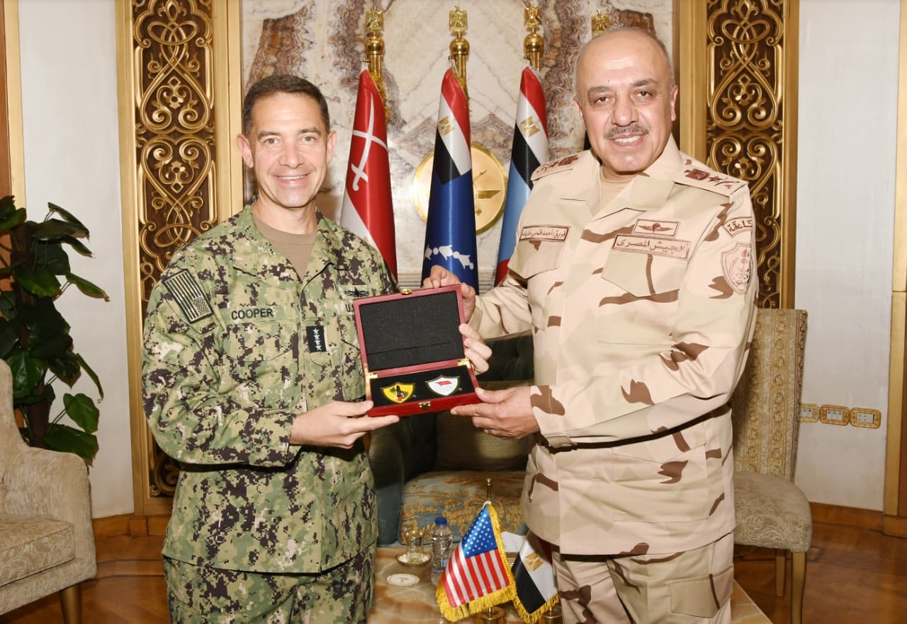 رئيس الأركان يتكلم مع قائد القيادة المركزية الأمريكية عن العلاقات