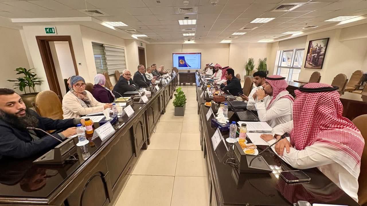 رئيس نقل الكهرباء يتابع التنسيق لمشروع الربط الكهربائي بين مصر