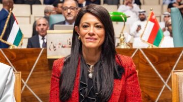 رانيا المشاط تحضر جوائز التميز العربي وتهنئ وزارة الصحة بفوزها