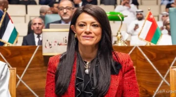 رانيا المشاط تحضر جوائز التميز العربي وتهنئ وزارة الصحة بفوزها