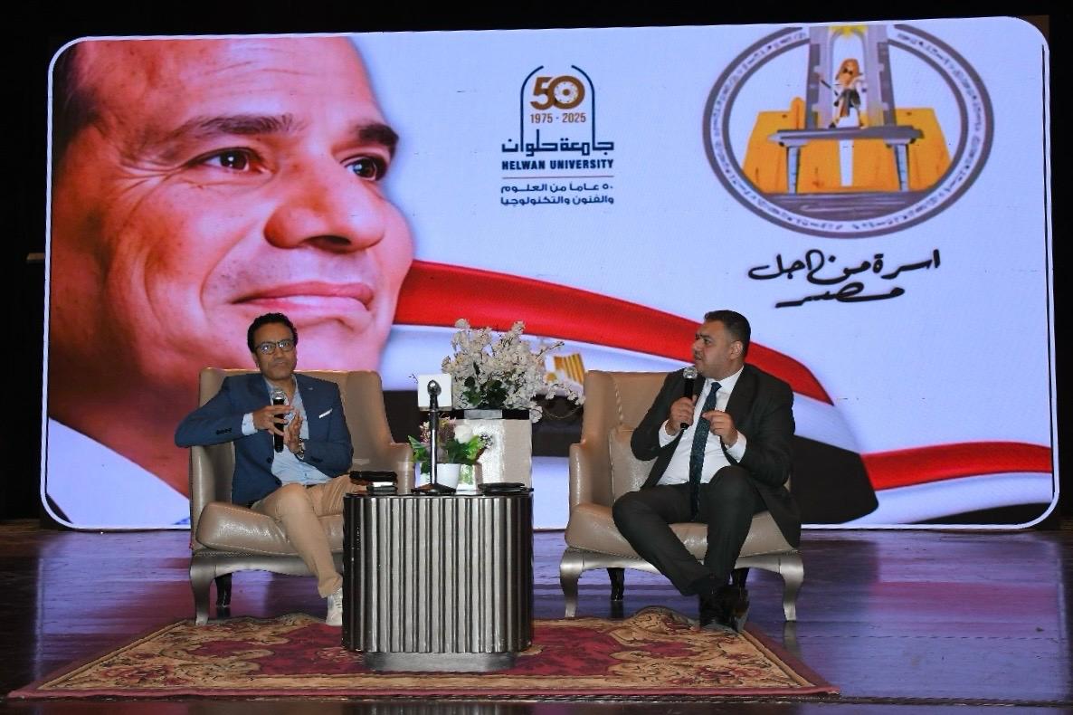 سامح حسين في ندوة بجامعة حلوان عشان يوعي الشباب