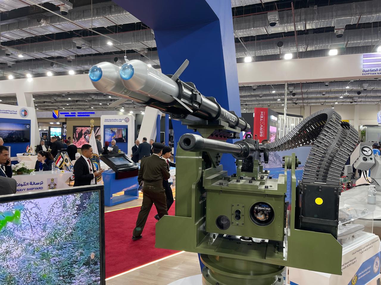 صواريخ للدفاع عن الأرض وأنظمة لمواجهة الطائرات من غير طيار