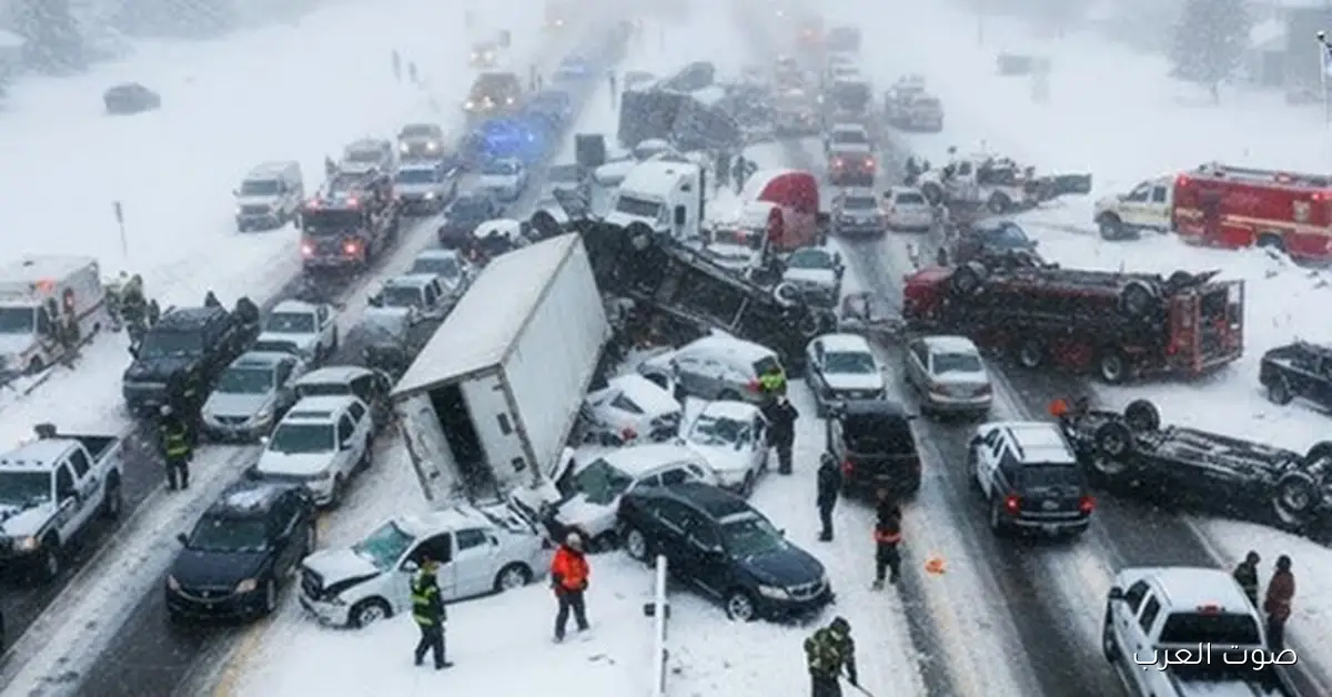 عاصفة ثلجية تسبب تصادم 45 عربية على طريق سريع في أمريكا