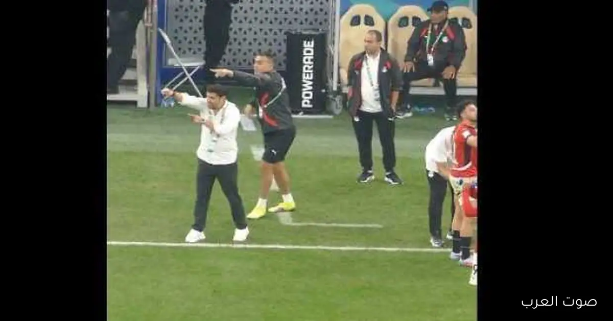 عصام الحضري ينفعل على عمرو السولية قبل ركلة جزاء أفشة في كأس العرب 2025 (فيديو)