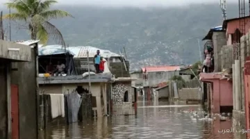 فيضانات مدمرة تقتل مئات وتخلي آلاف من بيوتهم