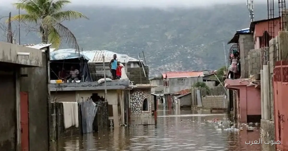 فيضانات مدمرة تقتل مئات وتخلي آلاف من بيوتهم