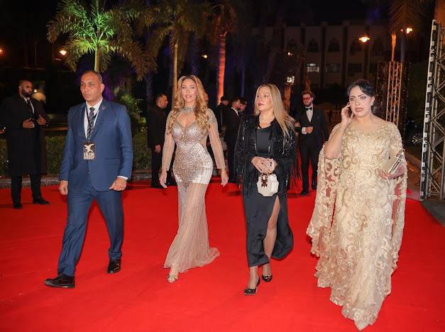 لاروسي الهولندية تحتفل بأغنية جديدة بمناسبة تكريمها في ملتقى التميز