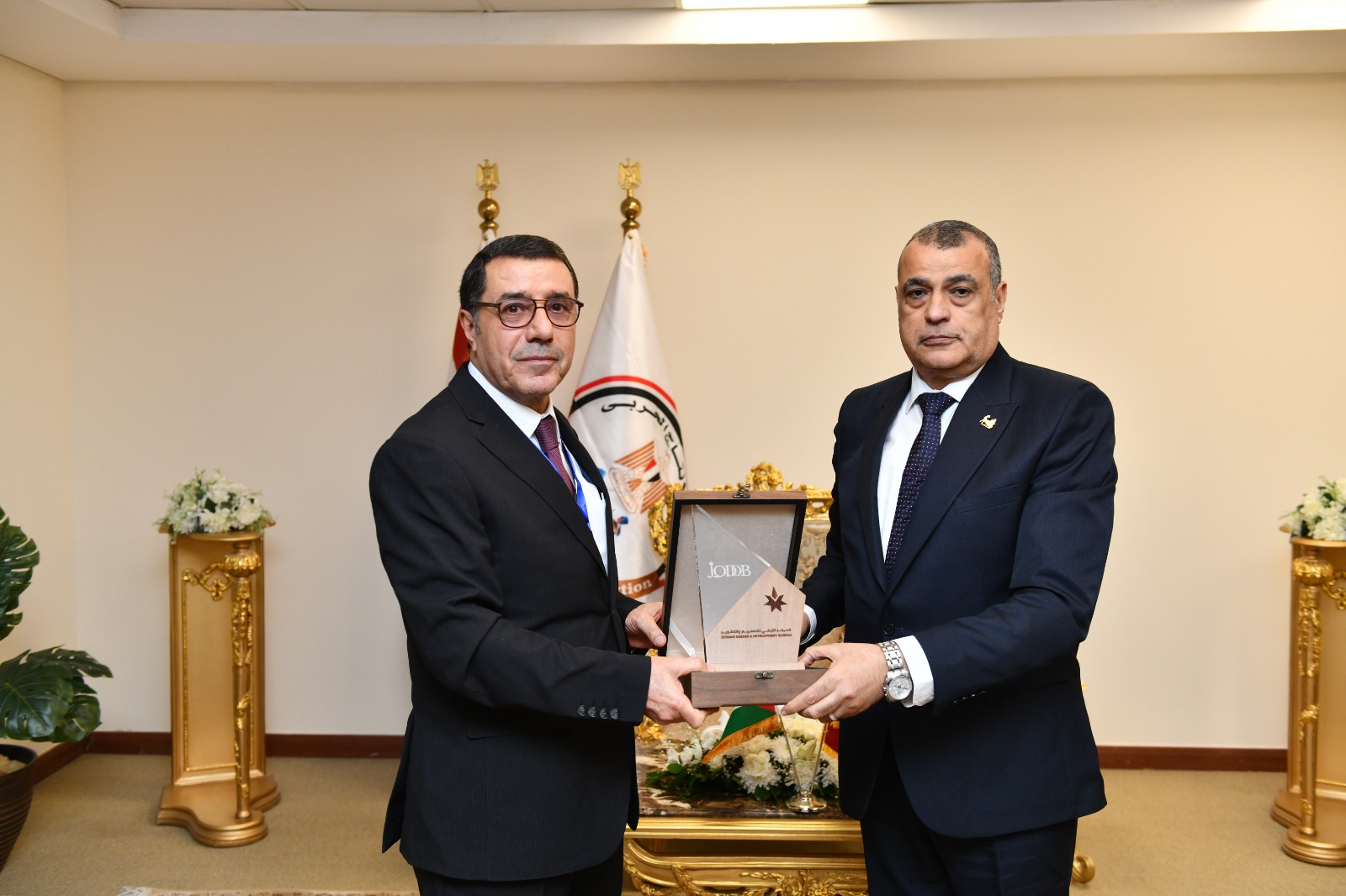 مباحثات مصرية وأردنية في جناح الإنتاج الحربي لتصنيع أنظمة دفاعية