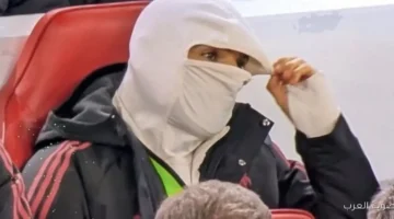 محمد صلاح بشكله الأبيض يخطف الأنظار من على دكة ليفربول