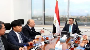 وزير الاستثمار يناقش المشروعات والخطط التوسعية مع مسئول إل جي
