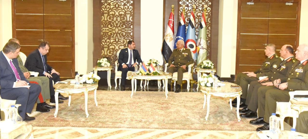 لقاء وزراء الدفاع