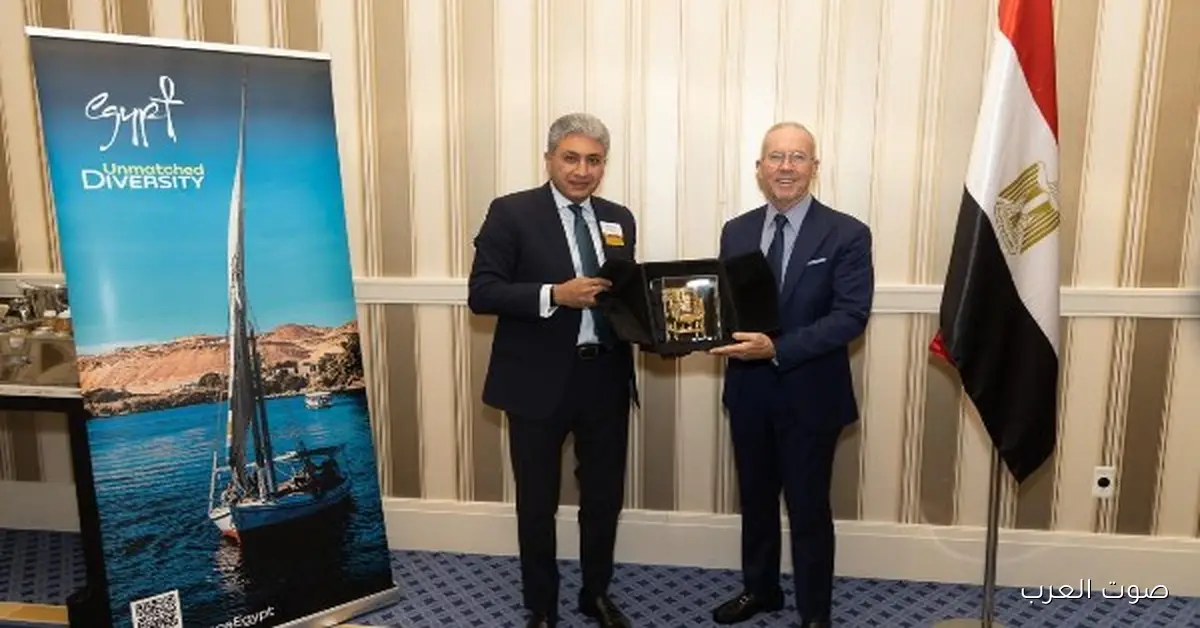 وزير السياحة والآثار يتناقش مع اتحاد الرحلات الأمريكي لتعزيز التعاون 2 وزير السياحة والآثار يتناقش مع اتحاد الرحلات الأمريكي لتعزيز التعاون