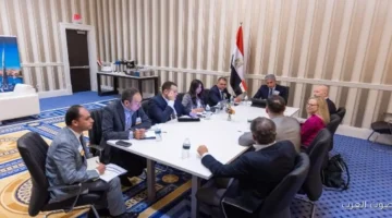 وزير السياحة والآثار يجتمع مع منظمي رحلات أمريكيين لتعزيز التعاون