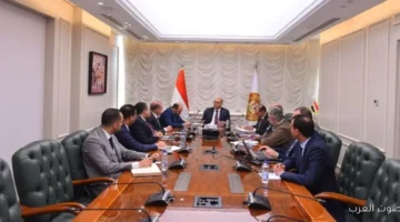 وزير العمل يناقش إنشاء نظام إلكتروني شامل لخدمات الوزارة