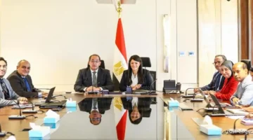 وزيرا التخطيط والمالية يناقشان سبل تعزيز استقرار الاقتصاد وتحديث الرؤية