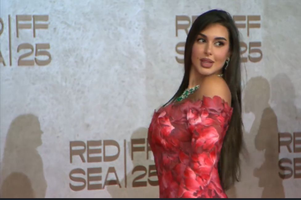 ياسمين صبري: فرحانة بوجودي في جدة علشان أعمل عمرة 3 ياسمين صبري فرحانة بوجودي في جدة علشان أعمل عمرة