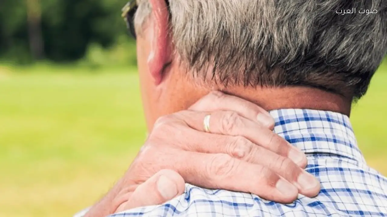 أسباب شائعة لآلام الرقبة والكتف وكيفية التعامل معها