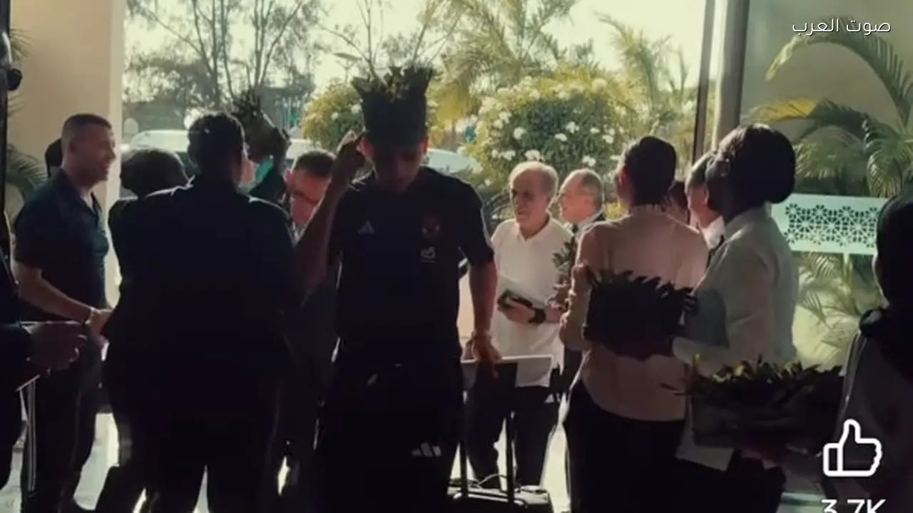 استقبال حار للاعبي الأهلي في تنزانيا