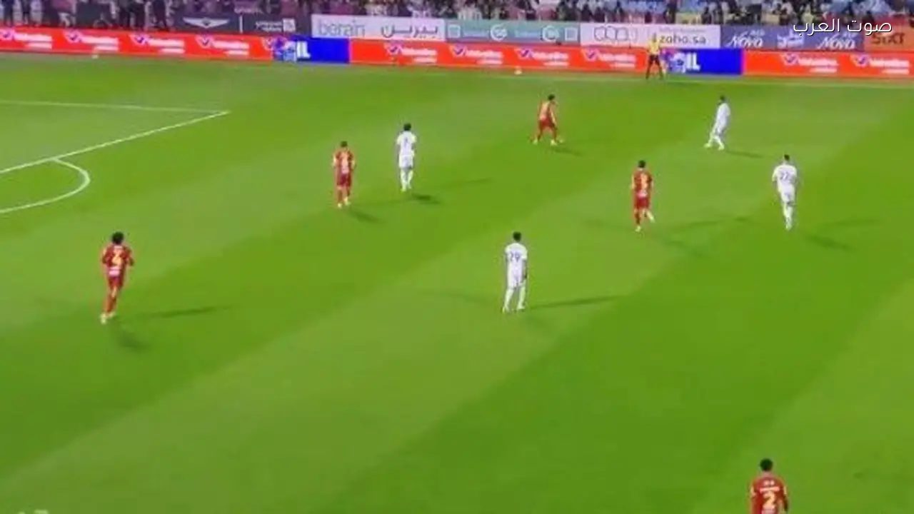 التعادل 1-1 ينهي الشوط الأول بين القادسية والهلال في دوري روشن