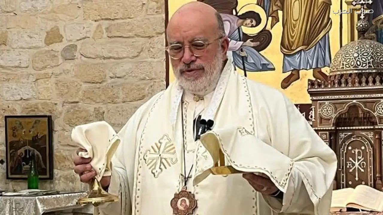 المطران شامي ينهي أربعين ساعة سجود أمام القربان من أجل السلام