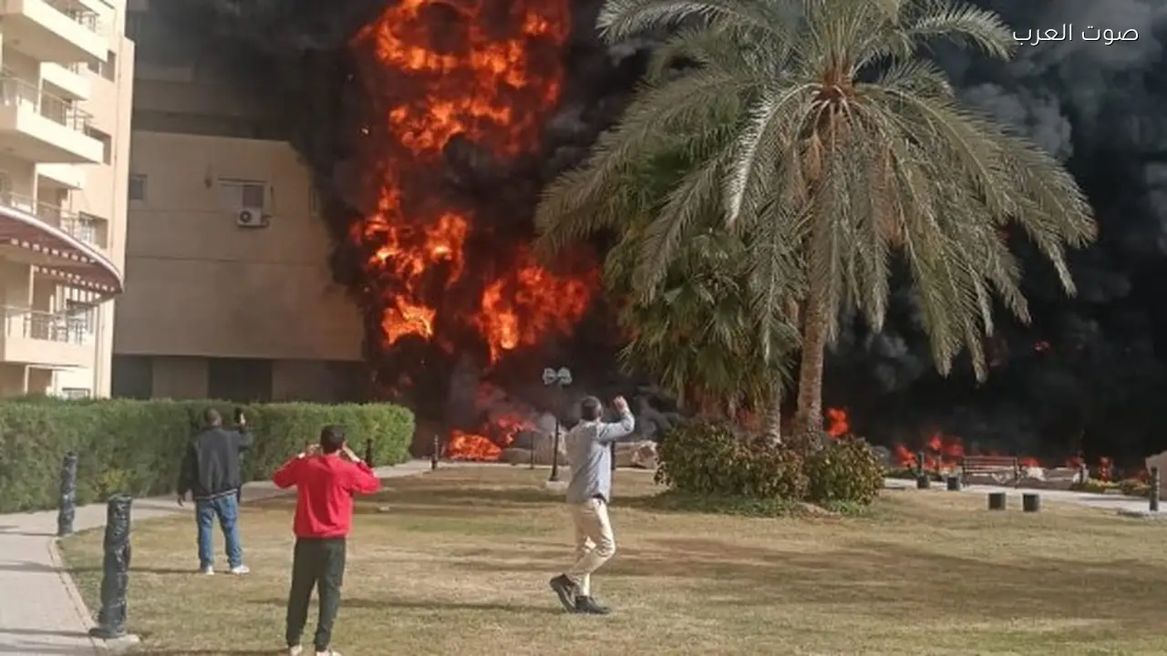 حريق كبير يدمر شالية ومتجر في قرية سياحية بمطروح