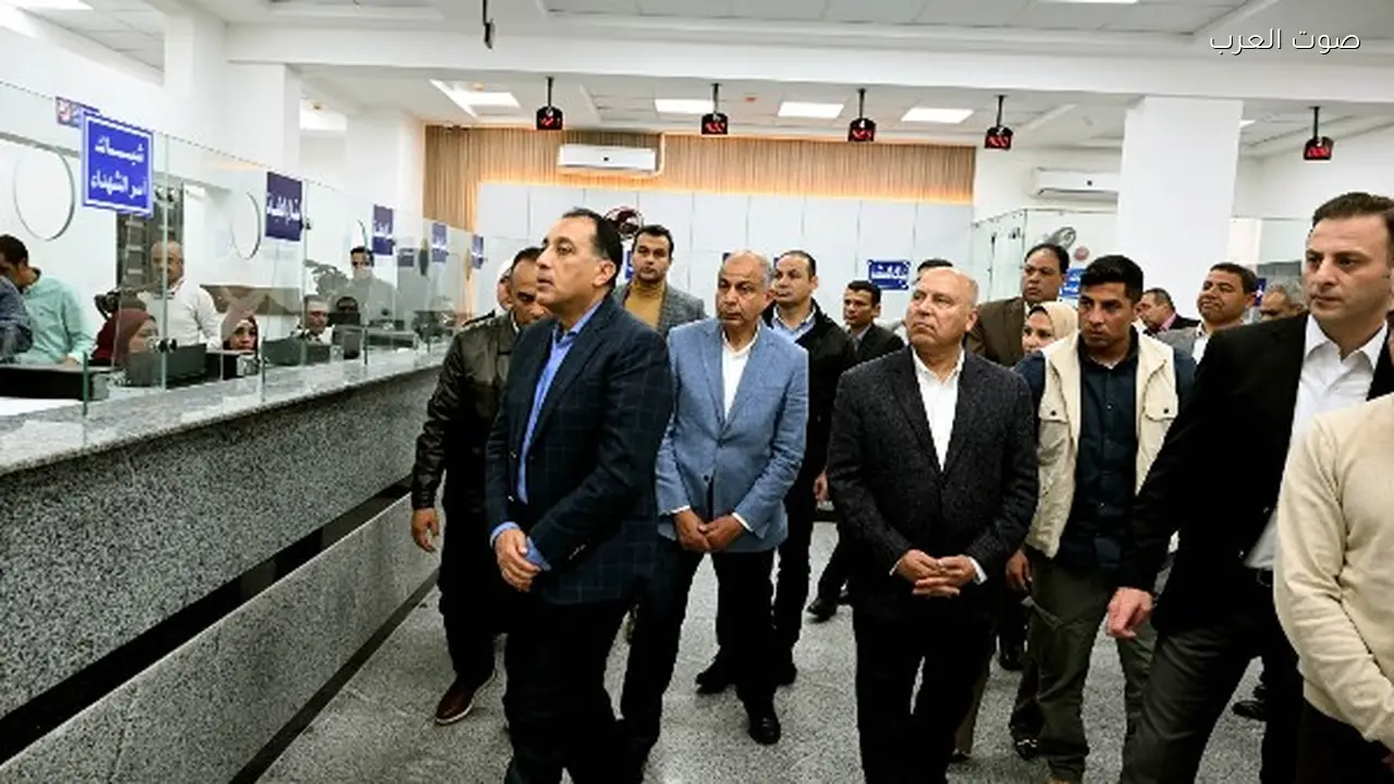 رئيس الوزراء يفتتح مركز خدمة المواطنين التكنولوجي في المنيا