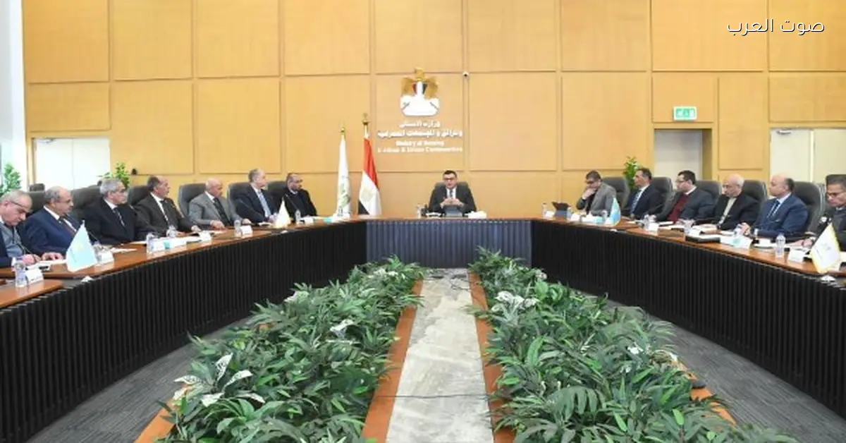 وزير الإسكان يتابع آخر تطورات منطقة الأعمال المركزية بالعاصمة الجديدة