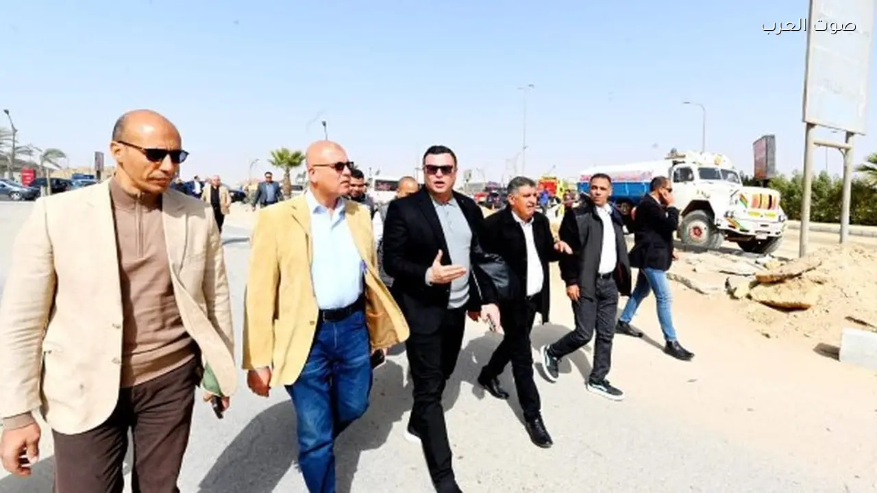 وزير الإسكان يزور مشاريع تطوير الطرق في حدائق أكتوبر