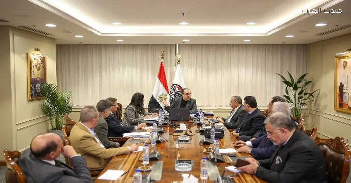 وزير قطاع الأعمال يؤكد أهمية الشراكة مع القطاع الخاص لتعزيز التصنيع المحلي