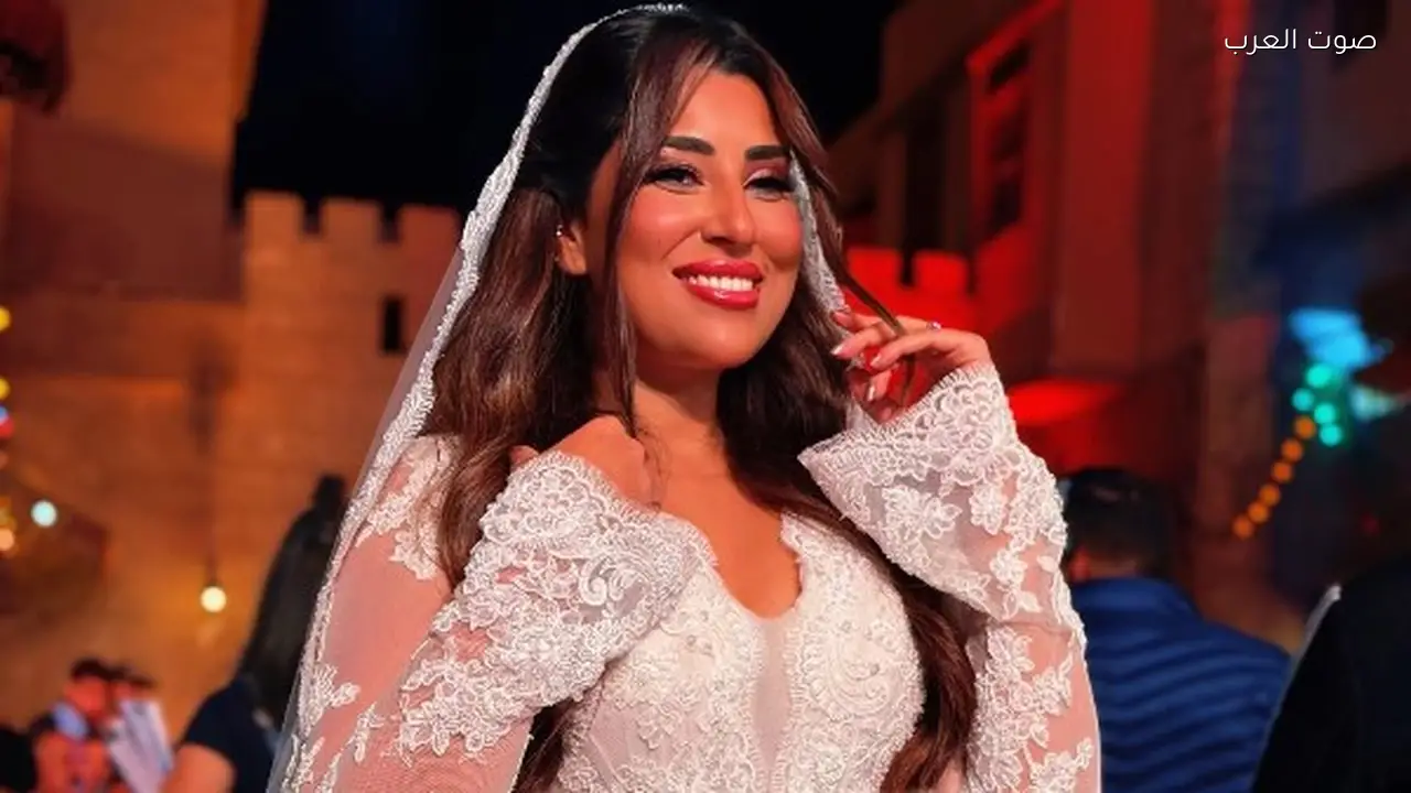 آيتن عامر تكشف كواليس “كلهم بيحبوا مودي” بفستان الزفاف