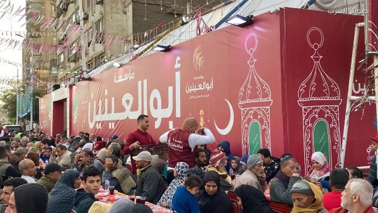 أبو العينين تنظم مائدة رمضانية كبيرة في الجيزة