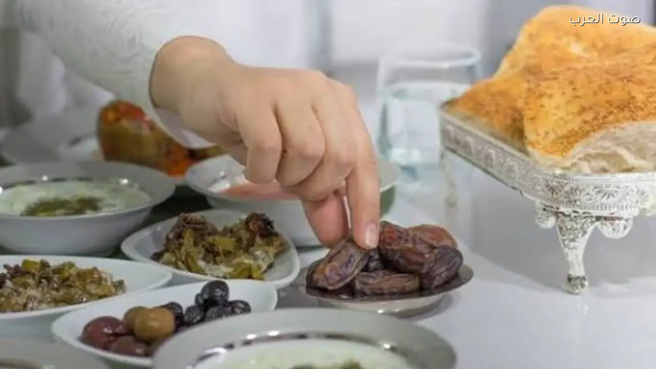 أسباب صداع أول يوم رمضان وتأثير الإفراط في الحلويات