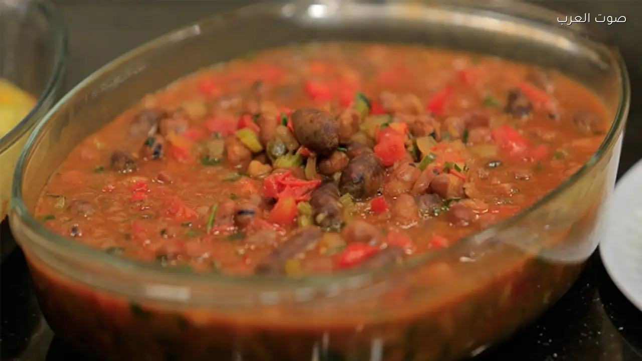 أفكار لوجبات اليوم: فول بالسجق وشكشوكة يمنية وزبادي