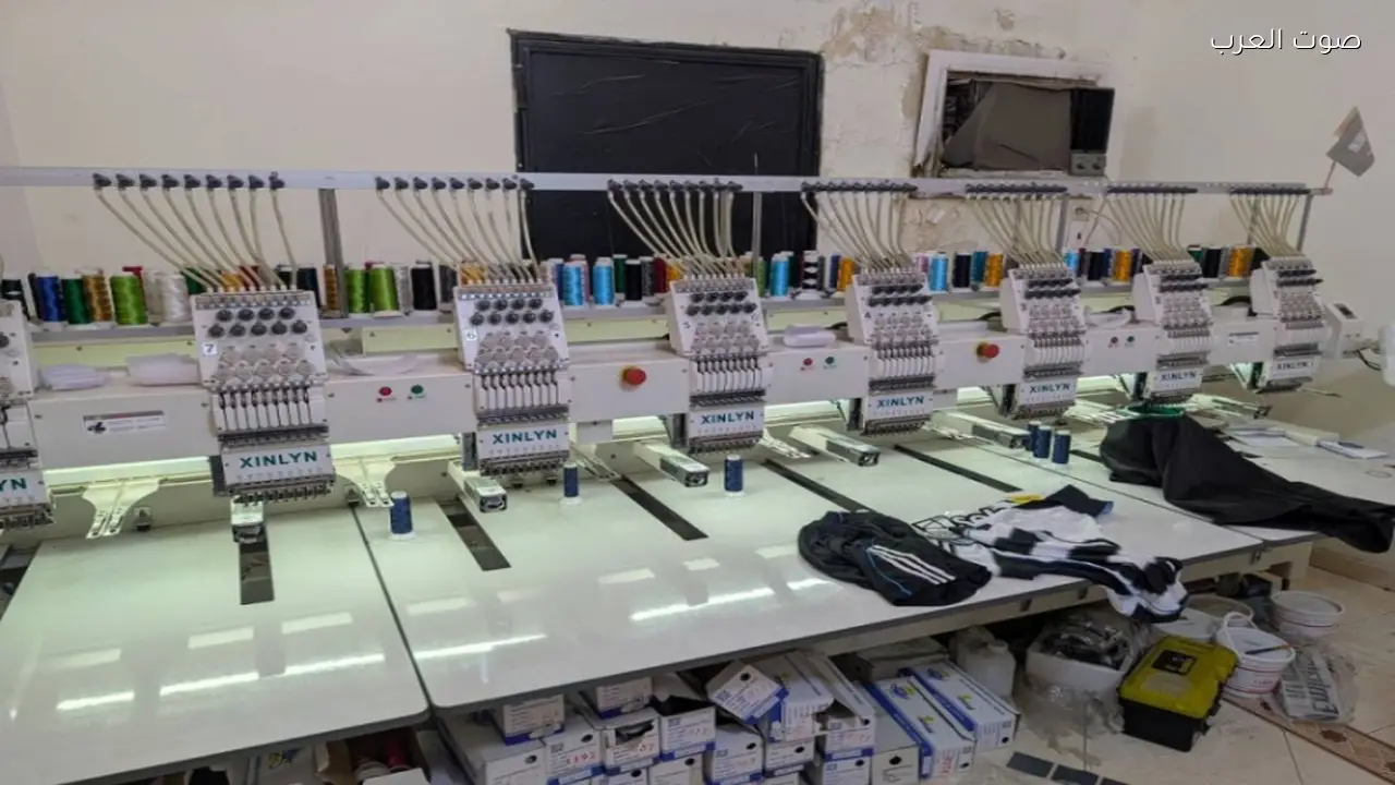 أمانة جدة تحبط تهريب 5,200 قطعة ملابس رياضية مقلدة