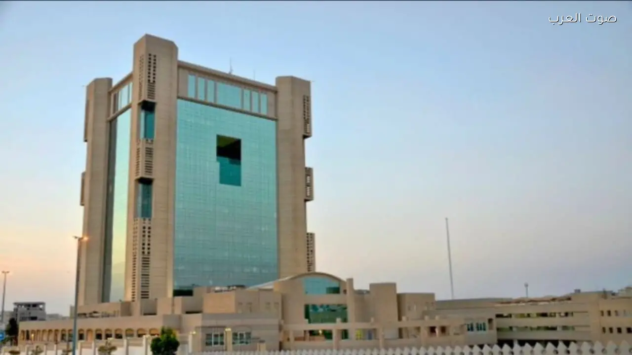 أمانة جدة تحبط تهريب 5,200 قطعة وملصق لملابس رياضية مقلدة